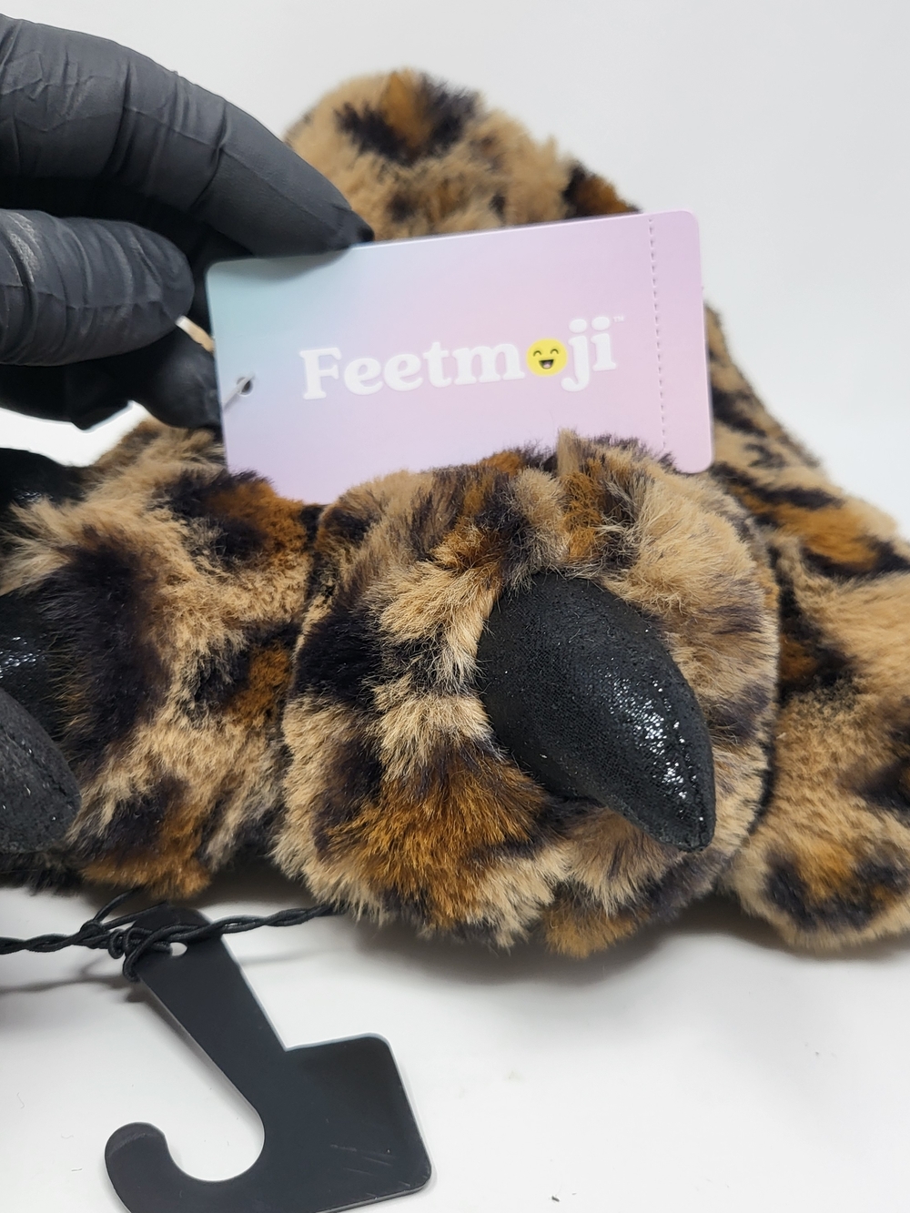 Feetmoji Leopard Slippers - Picture 2 of 6